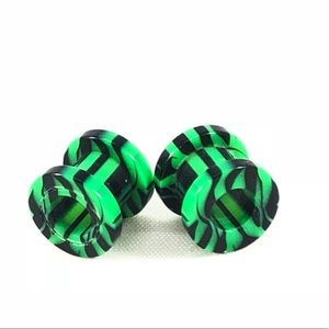 00-0-4-6-8g Green & Black Ear Gauge Tunnels